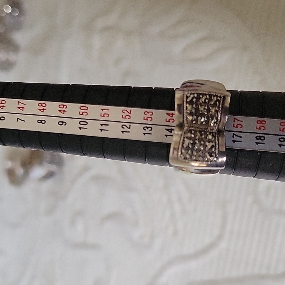 6- Rings with Designs  & Sizes - Picture 6 of 12